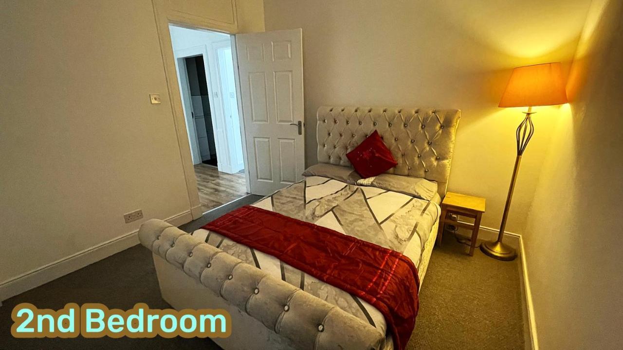 2 Bedrooms Entire Apartment Self Check In Kelty Екстериор снимка