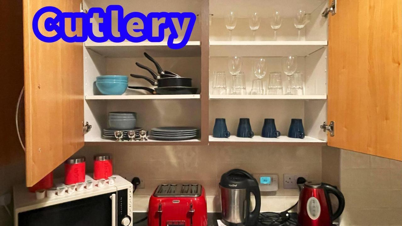 2 Bedrooms Entire Apartment Self Check In Kelty Екстериор снимка