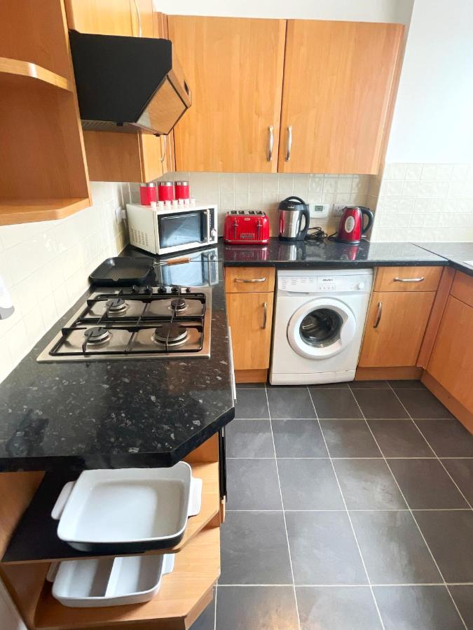 2 Bedrooms Entire Apartment Self Check In Kelty Екстериор снимка