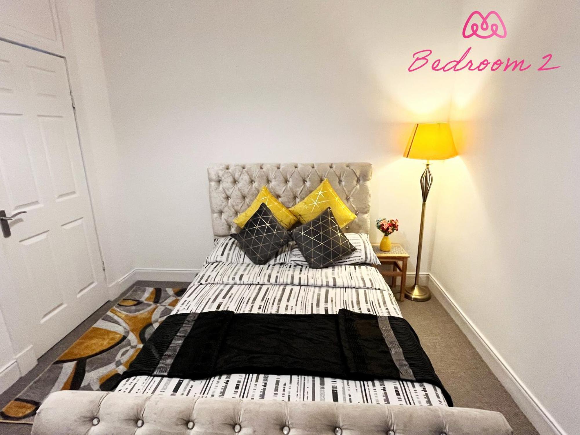 2 Bedrooms Entire Apartment Self Check In Kelty Екстериор снимка