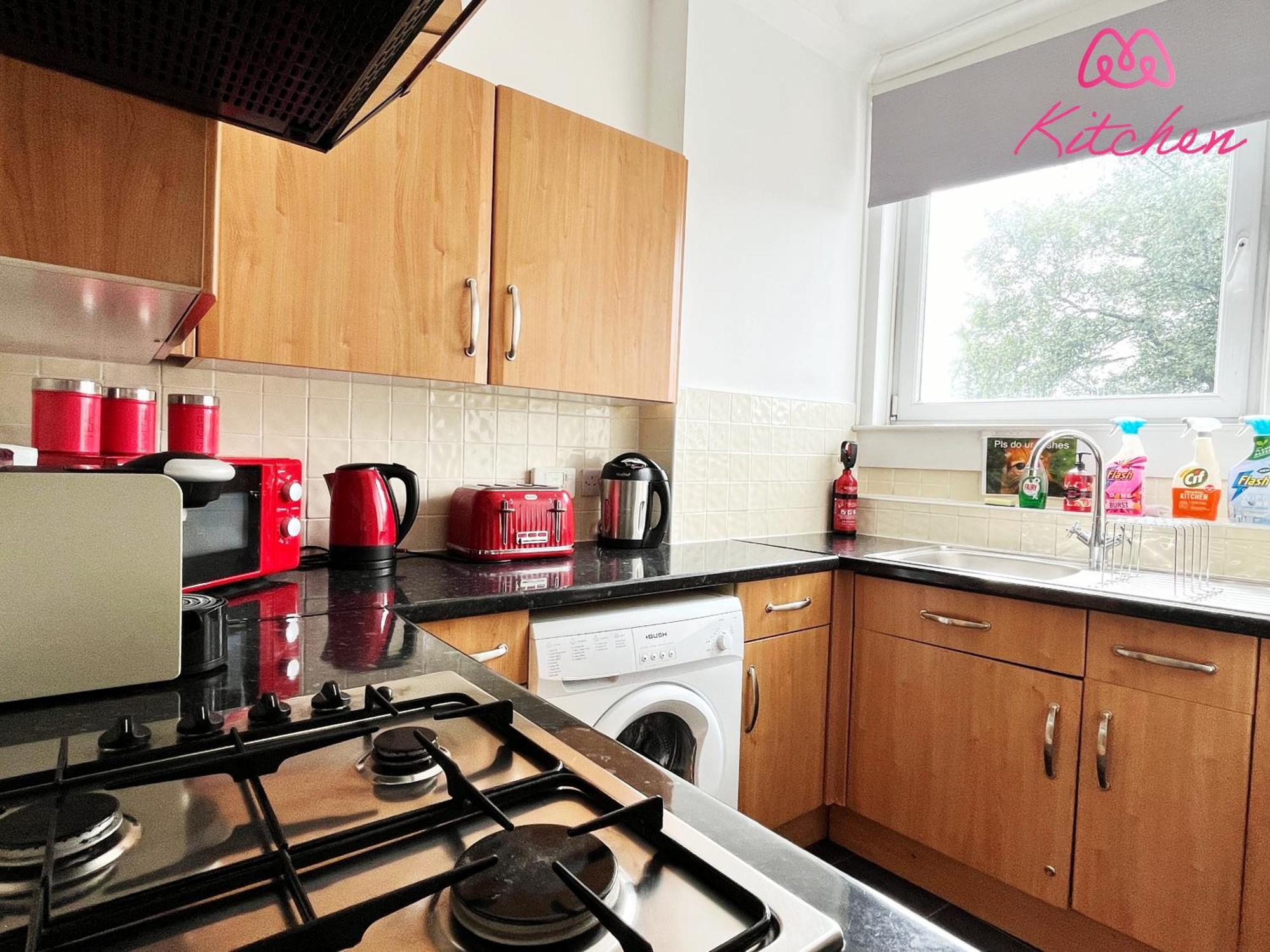 2 Bedrooms Entire Apartment Self Check In Kelty Екстериор снимка