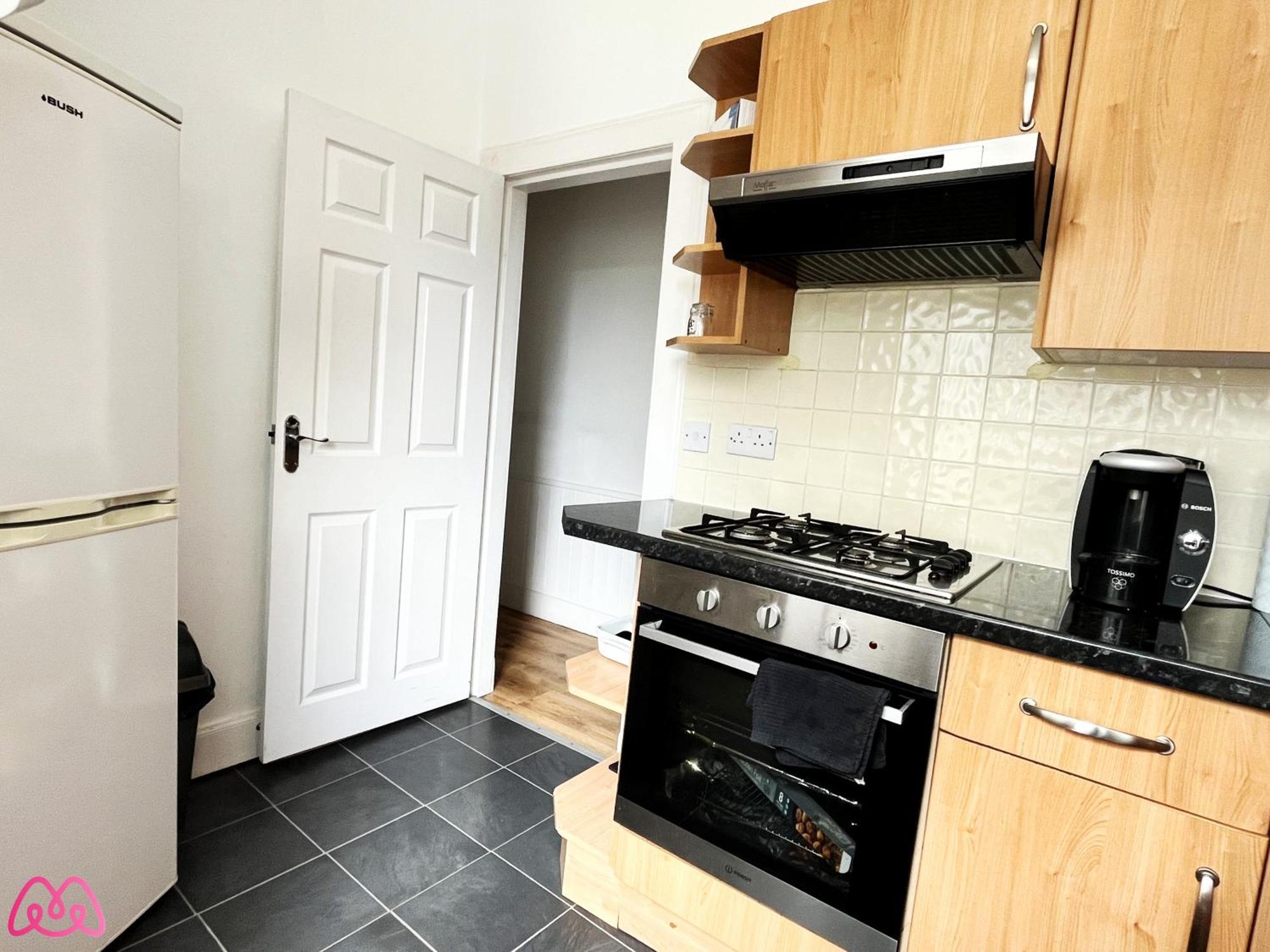 2 Bedrooms Entire Apartment Self Check In Kelty Екстериор снимка