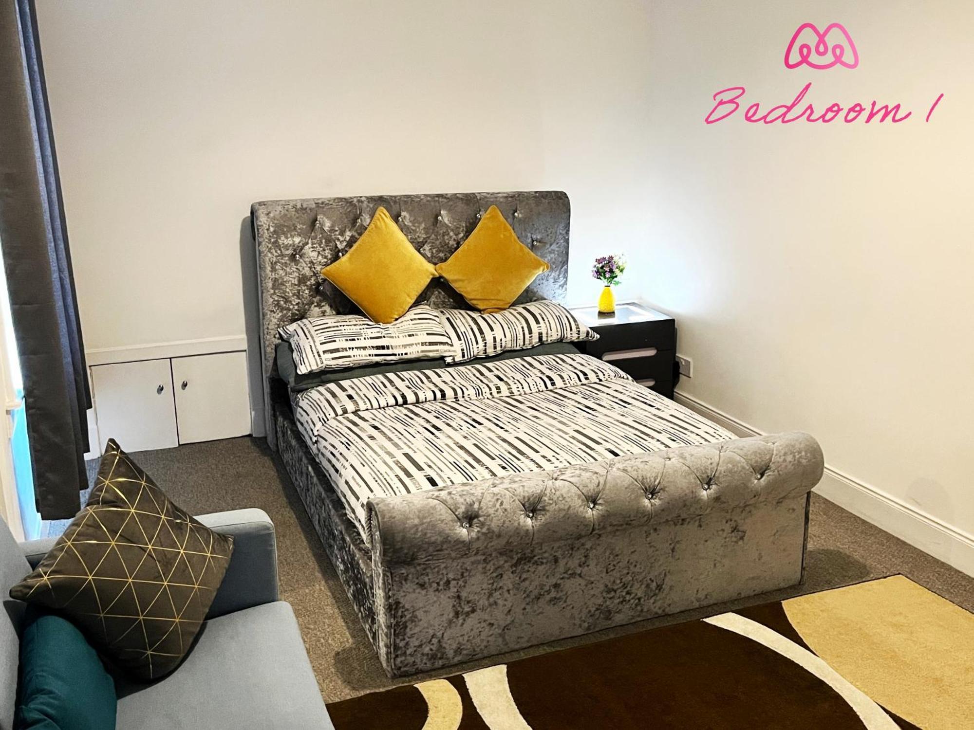 2 Bedrooms Entire Apartment Self Check In Kelty Екстериор снимка