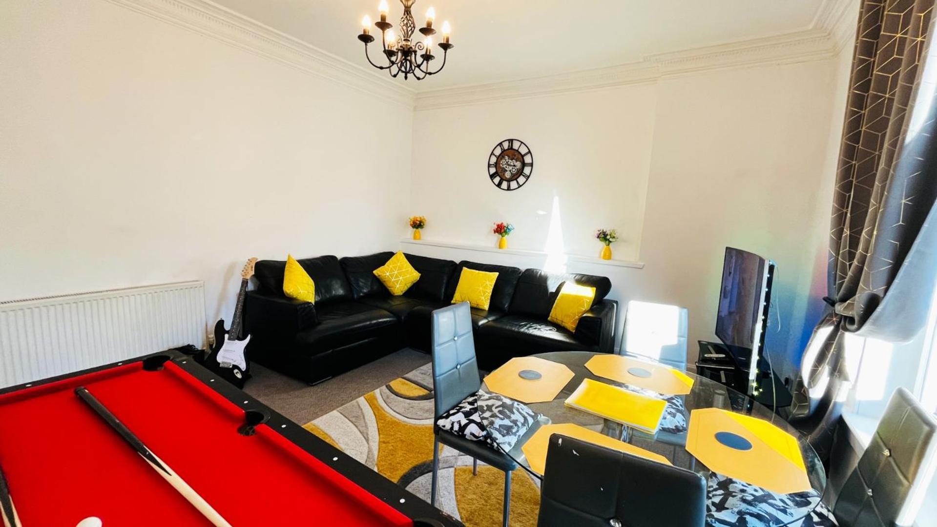 2 Bedrooms Entire Apartment Self Check In Kelty Екстериор снимка